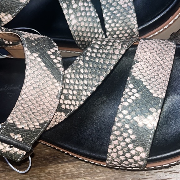 NWT Universal Threads Annika Platform Sandals Multiple Sizes - Picture 6 of 7